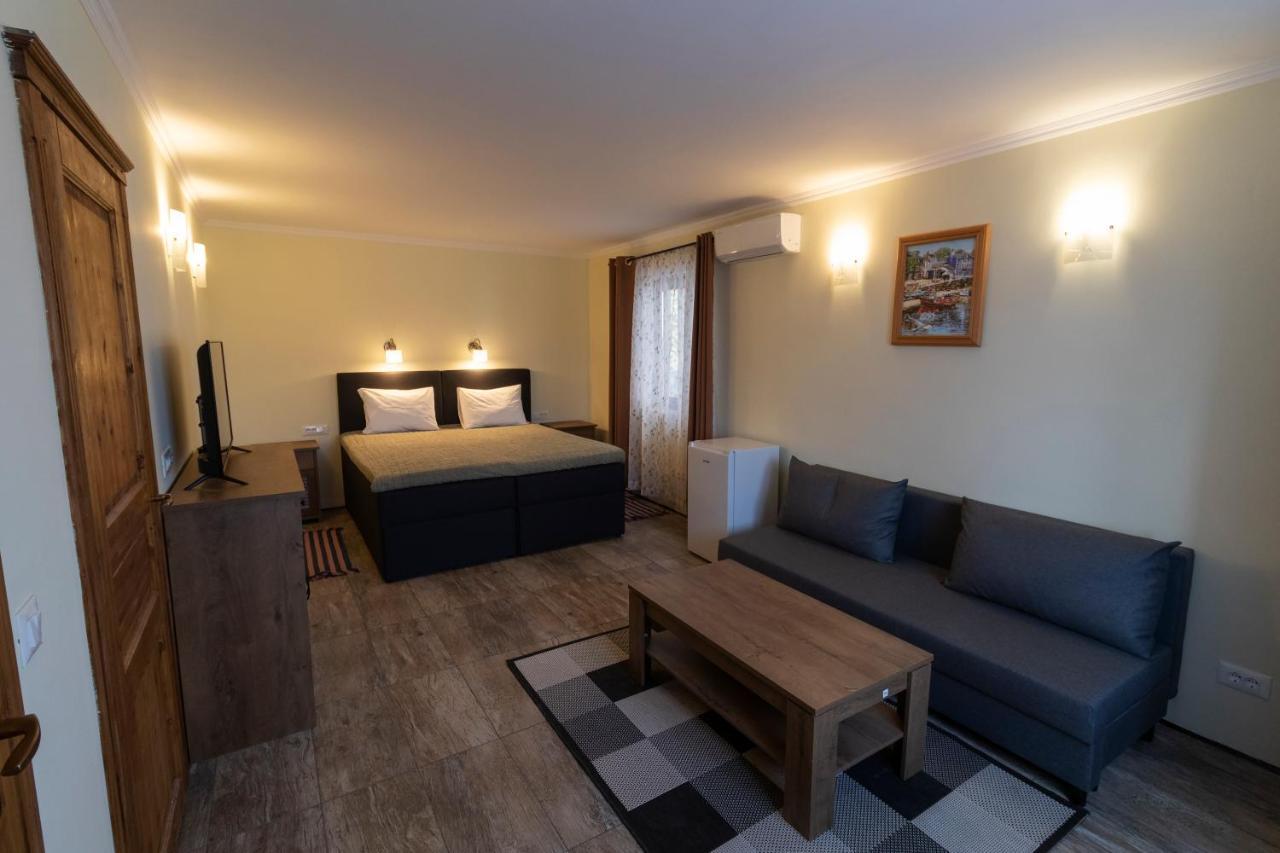 Taverna & Apartment Sutivan