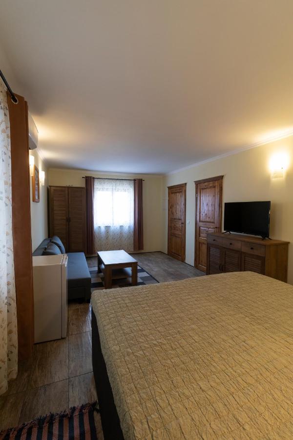 Taverna & Apartment Sutivan