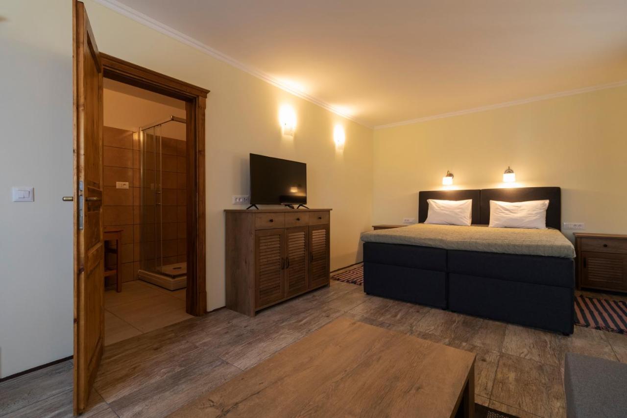 Apartment Taverna &