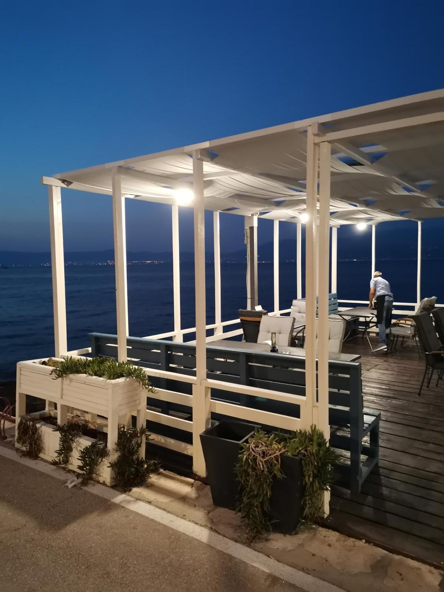 Taverna & Apartment Sutivan