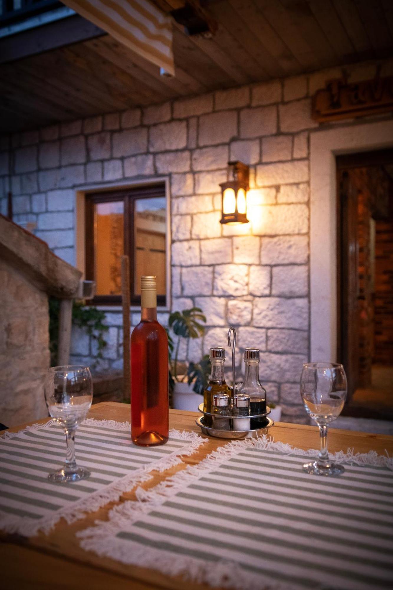 Apartment Taverna &
