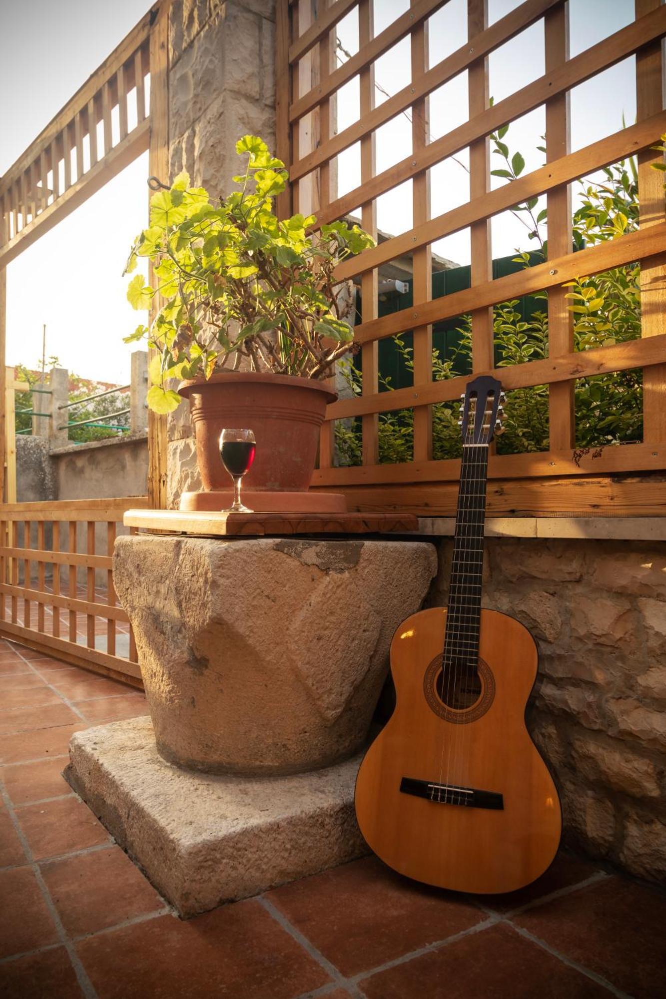 Taverna & Apartment *