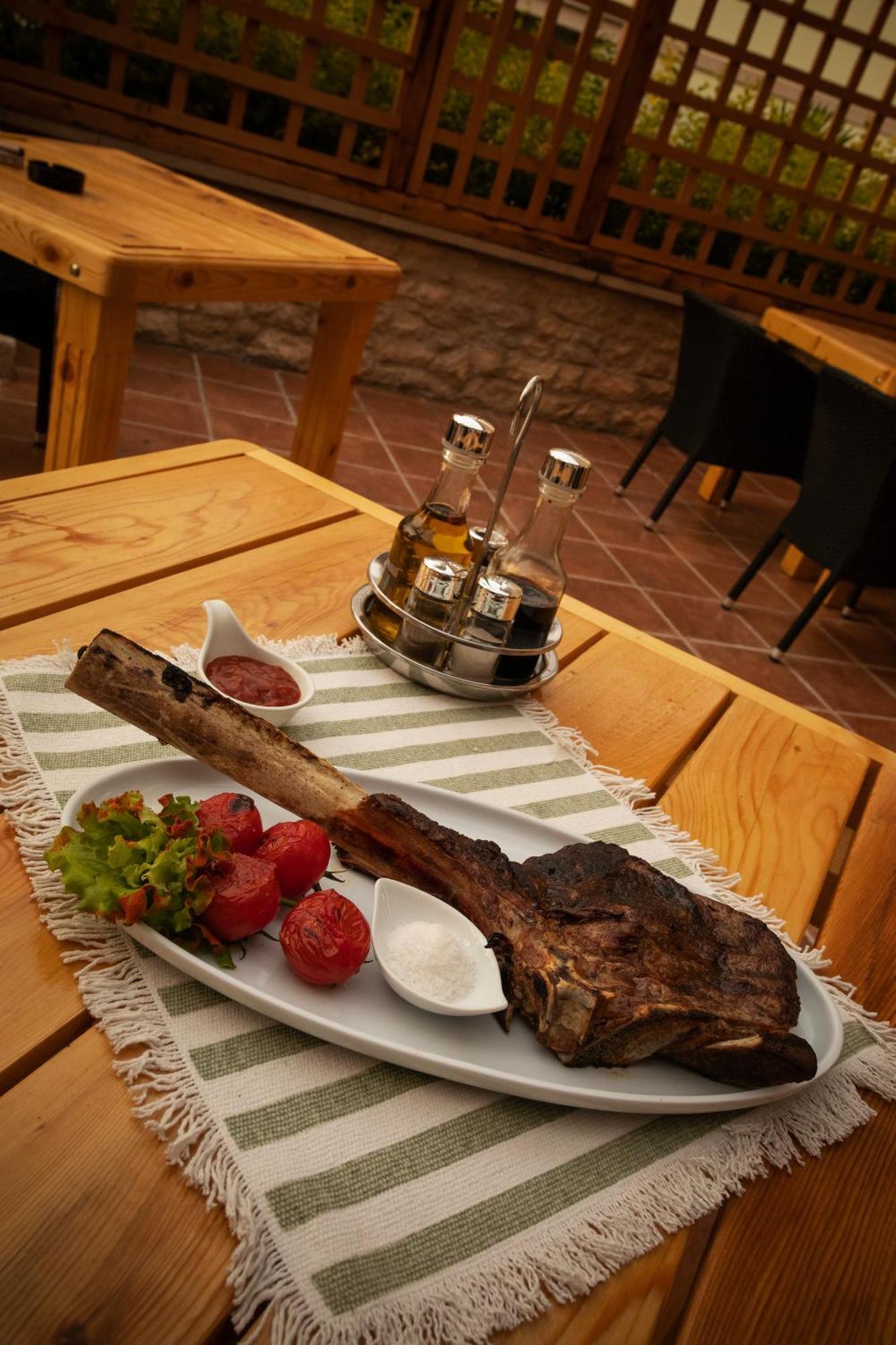 Taverna &
